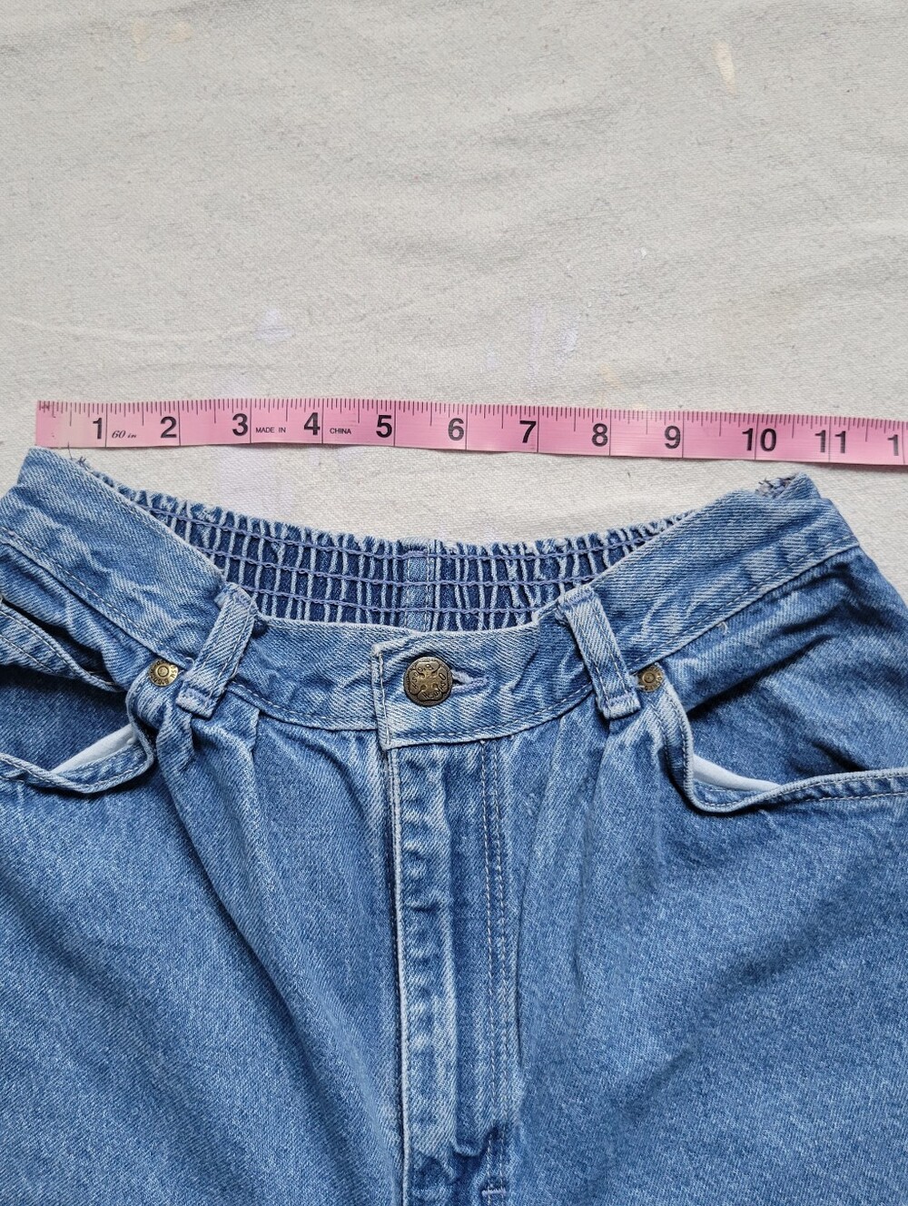 Vintage OshKosh B'gosh Pleated Lightwash Tapered Jeans Size S/M - Picture 5 of 10